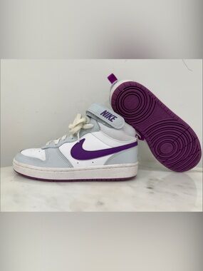 Nike Kids High-Top Sneakers in White, Light Gray & Purple